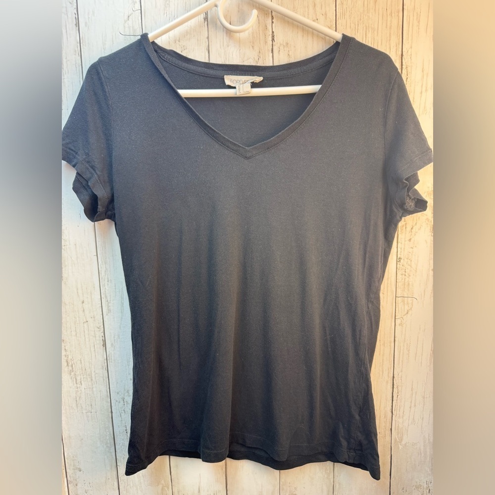Forever 21 Black Short Sleeve V-Neck Tee size Large